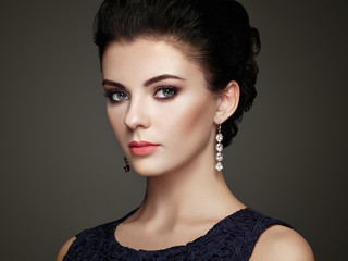 Wall Mural - fashion portrait of young beautiful woman with jewelry. brunette girl. perfect make-up. beauty style