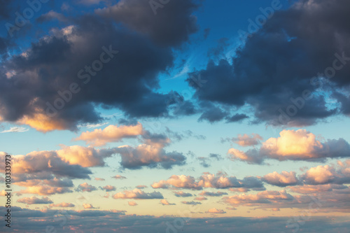 Naklejka dekoracyjna Sunrise dramatic sky clouds