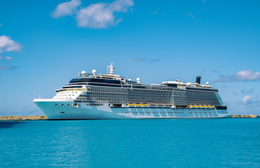 Fototapete - Luxury Cruise Ship 