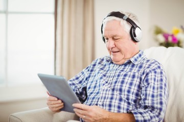 Poster - Senior man listening to music