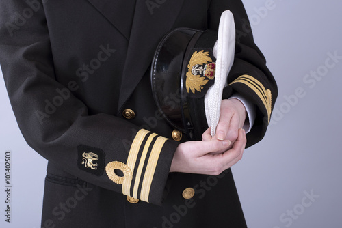 Fotografie, Obraz Ženský jihoafrický námořní uniformě ukazuje zlato cop