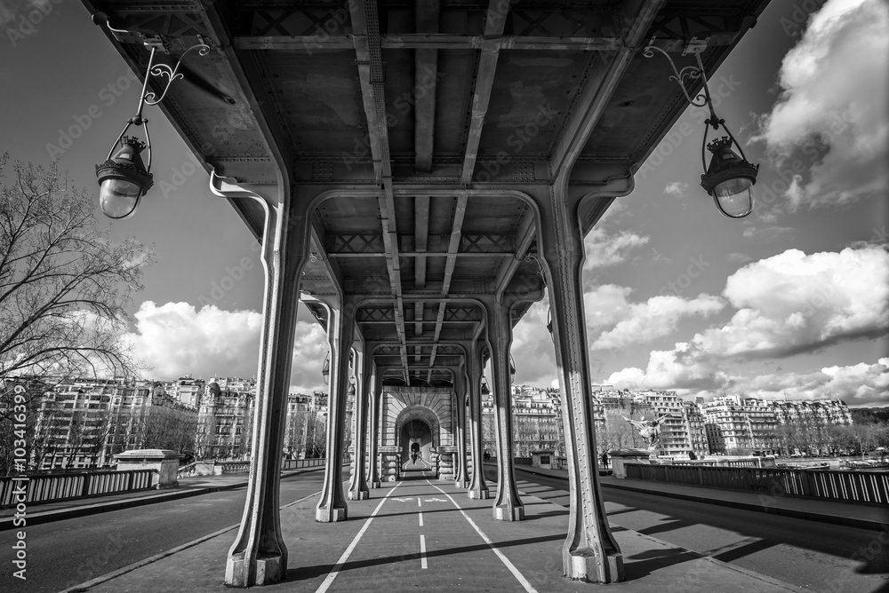 bir-hakeim-most-w-paryzu-francja