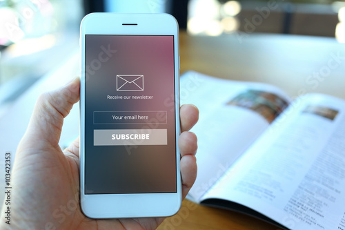 Fotomural Hand holding smartphone with receive newsletter form screen on c