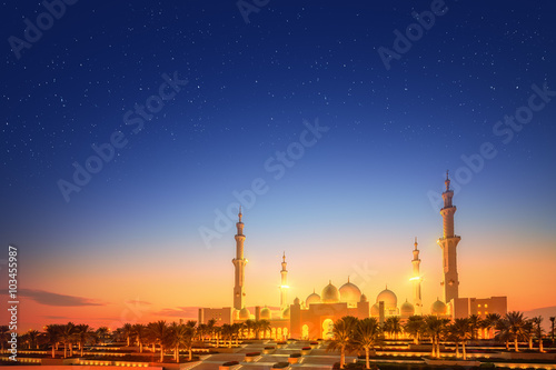 Photo Sheikh Zayed Grand Mosque at dusk, Abu-Dhabi