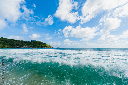 Fotografie, Obraz Strong Indian Ocean wave in Seychelles beach. Mahe island.