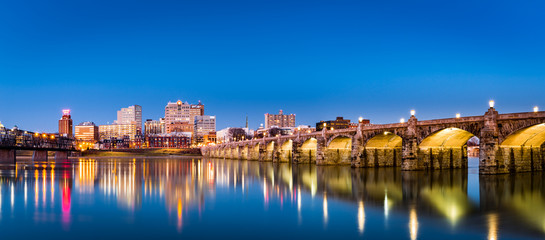 Fototapete - Harrisburg, Pennsylvania skyline with the historic Market Street Bridge reflected on the Susquehanna River at dusk