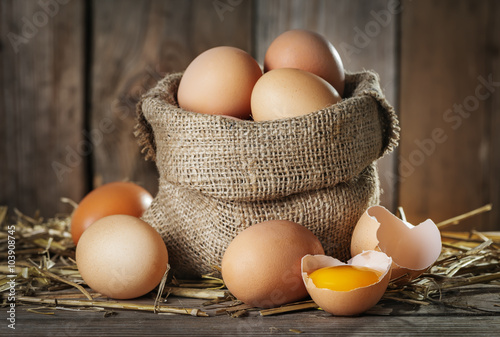 Plakat Jajka z surowego organiku