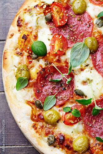 Naklejka - mata magnetyczna na lodówkę Pizza with salami and cherry tomatoes