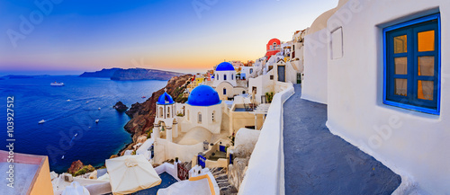 Fotomural Santorini, Greece - Oia at sunset, panorama