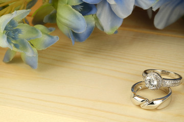 wedding rings with flower