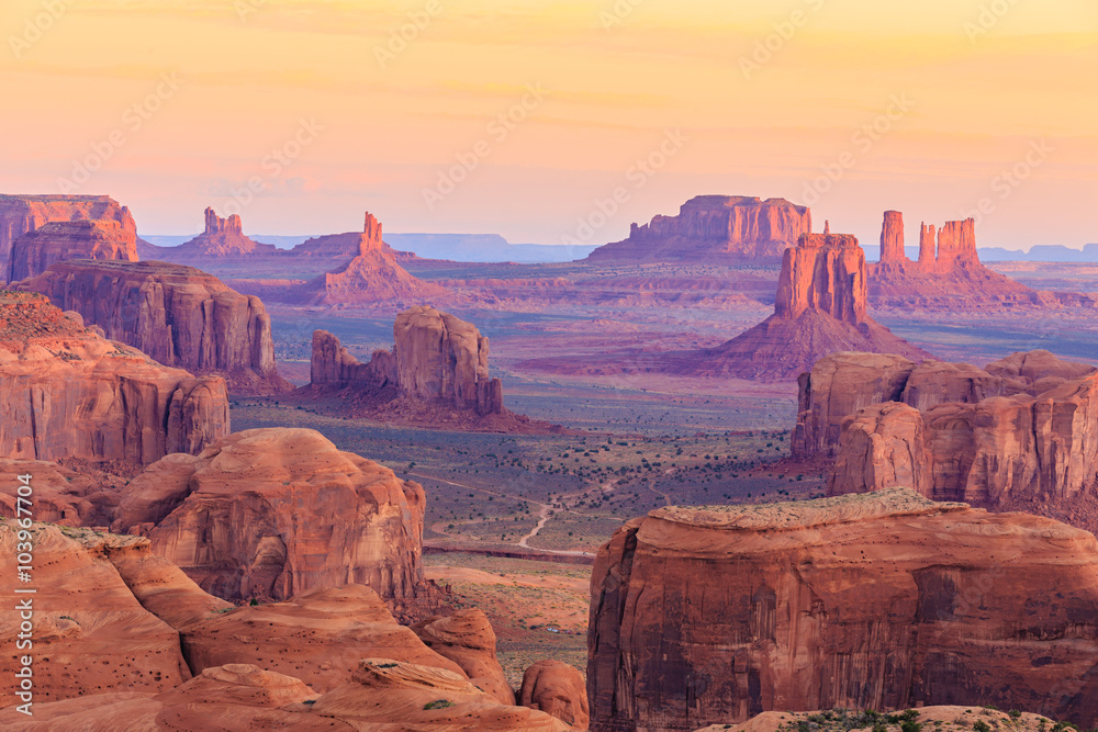 Sunrise in Hunts Mesa in Monument Valley, Arizona, USA - obrazy, fototapety, plakaty 
