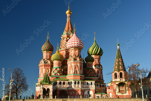 Fotografía Saint Basil Cathedral and Vasilevsky Descent of Red Square in Moscow, Russia
