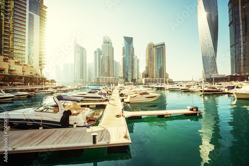 dubaj-marina-przy-zmierzchem-zjednoczone-emiraty-arabskie