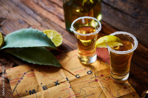 Fotografie, Obraz Tequila střílel s limetkou a mořskou solí