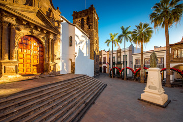 Wall Mural - Central square in old town with Salvador church and monument in Santa Cruz de la Palma in Spain