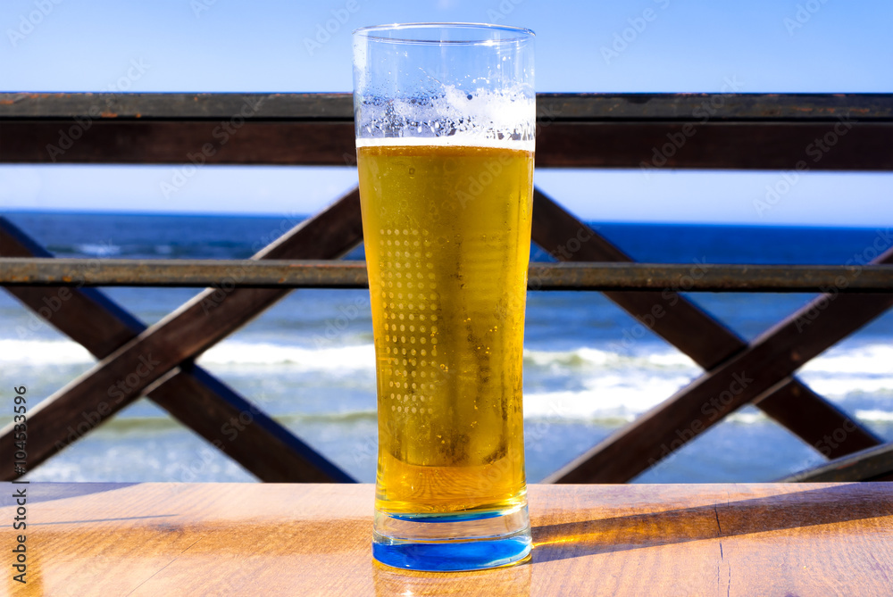 Glass of Beer on the Sea - obrazy, fototapety, plakaty 