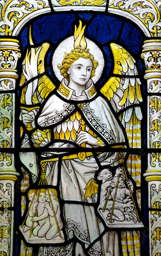 Naklejka dekoracyjna Angel Michael weighing the souls in stained glass