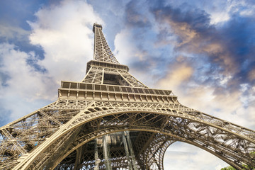 Wall Mural - Beautiful view of Eiffel tower in Paris