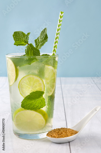 Summer drink. Fresh mojito with lime and mint. Blue background Obraz na płótnie