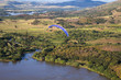 Paisagem aérea em Governador Valadares com Paraglider e pico do ibituruna e vale do rio Doce