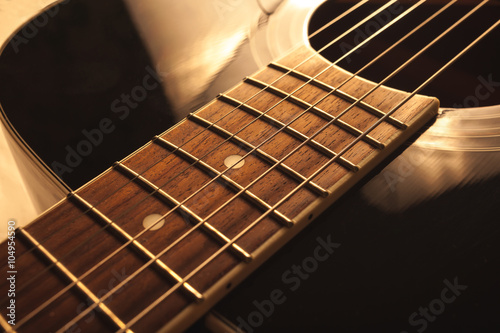 Plakat gitara akustyczna z bliska strzał
