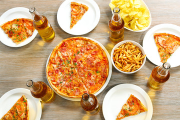 Wall Mural - Table at home with pizza and drinks for friends