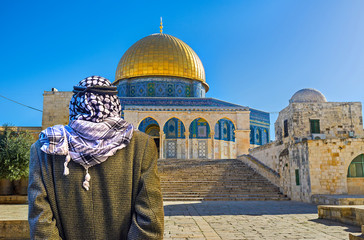 Wall Mural - The way to the Dome of the Rock