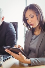 Poster - Attractive businesswoman using digital tablet