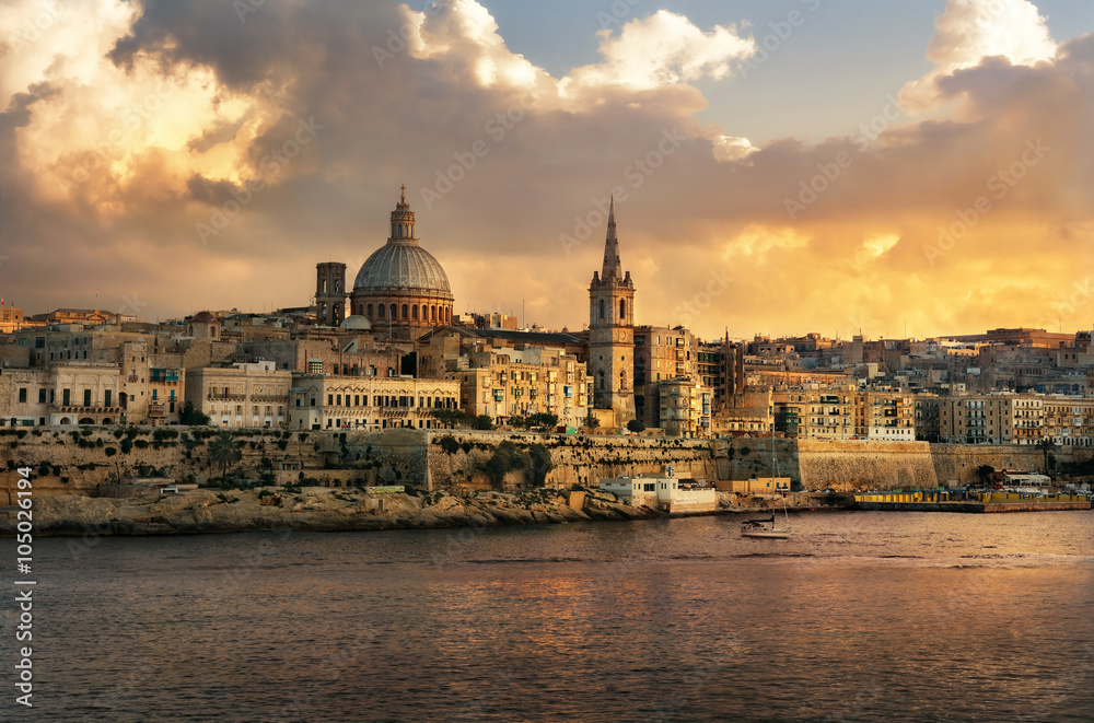  Valletta skyline waterfront at sunset. Malta - obrazy, fototapety, plakaty 