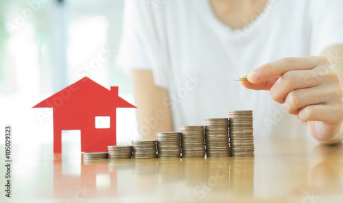 Fotografía Real estate investment. House and coins on table.