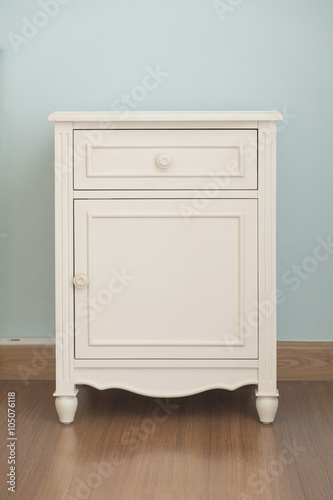 Fotografía Vintage style short cabinet with drawer in the room