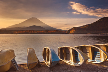 Wall Mural - Mount Fuji and Lake Shoji in Japan at sunrise