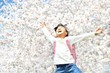 © hanapon1002 - ジャンプする女の子（春、桜、ランドセル）