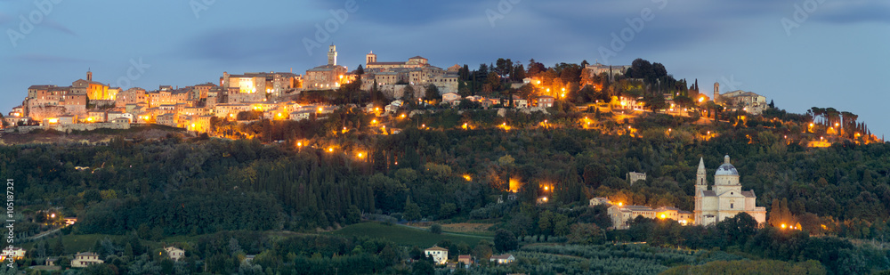 Nocna panorama Montepulciano,Toskania - obrazy, fototapety, plakaty 