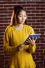 Poster - Focused asian woman using tablet