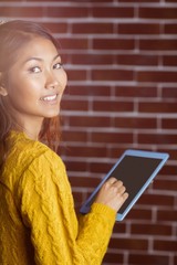 Poster - Smiling asian woman using tablet