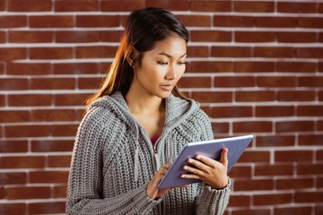 Poster - Focused asian woman using tablet