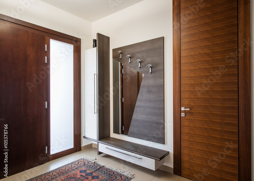 Foto Hallway interior with wooden hanger and mirror