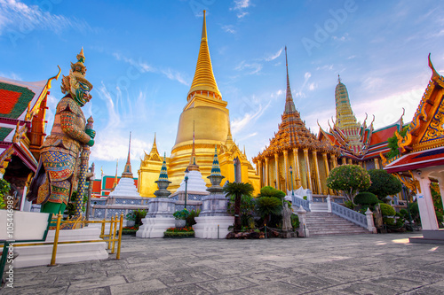 Cuadros en Lienzo Wat Phra Kaew templo antiguo en Bangkok, Tailandia