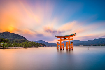 Fototapete - Miyajima Shrine Gate in Hiroshima, Japan.