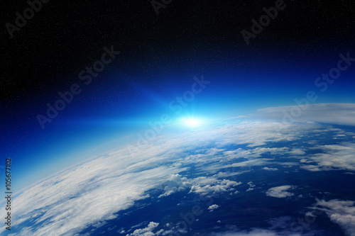 Fotografía Salida del sol sobre el planeta Tierra en el espacio