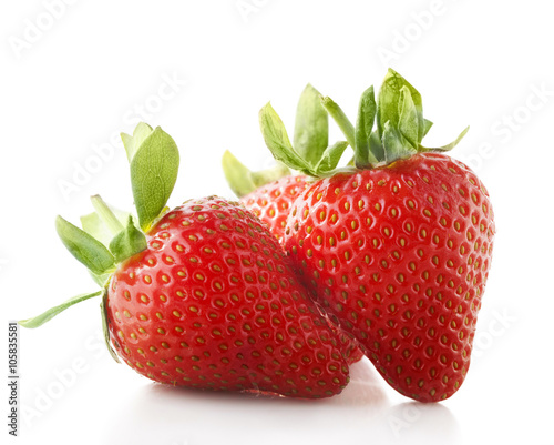 Fotomural strawberries isolate on white