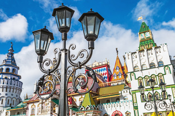 Wall Mural - old lantern on a background of the Izmailovo Kremlin