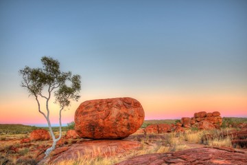 karlu karlu - devils marbles in outback australia