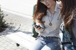© Monet - The women are looking at the smartphone with a laugh