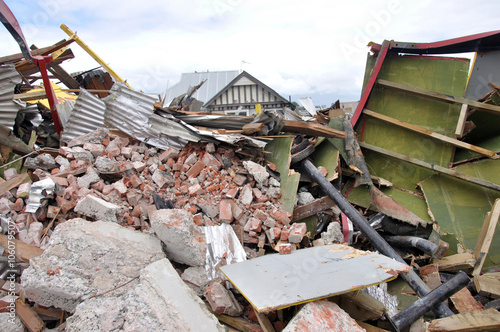 Plakat Budynek zredukowany do gruzu od trzęsienia ziemi z dnia 22 lutego 2011 r. W Christchurch w Nowej Zelandii