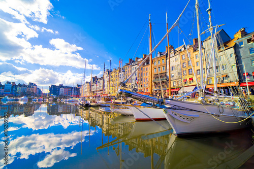 Honfleur, Vieux bassin, Normandie Canvas