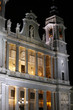 Vista nocturna de la fachada de la  Santa Iglesia Catedral de Santa María la Real de la Almudena de Madrid,España
