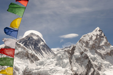 Fotomurali - Mount Everest with Prayer Flags - Nepal