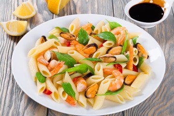 Sticker - penne pasta salad with shrimps, mussels and baby spinach